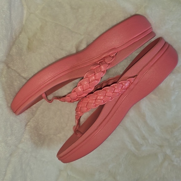 VIONIC Kenji Platform Sandles - Picture 5 of 11